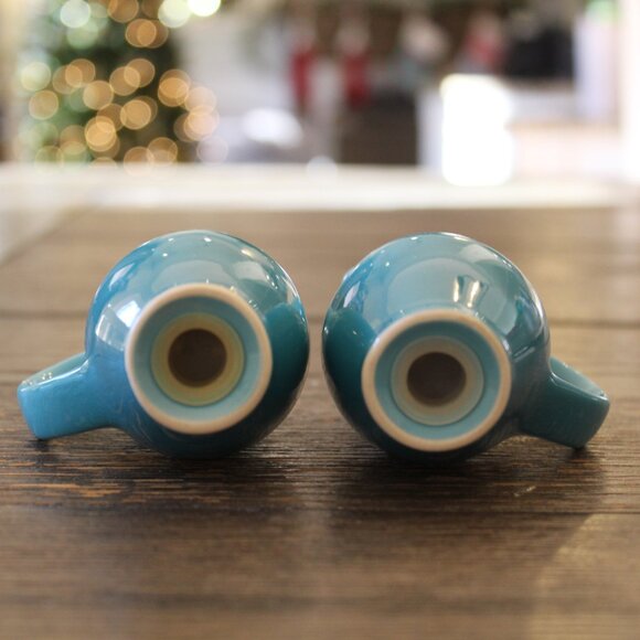 Le Creuset Retired Limited Color Ombre Blue Salt & Pepper Shakers Set Stoneware - Picture 5 of 6